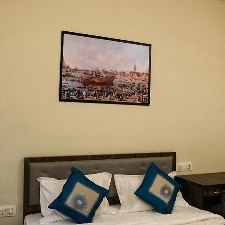 Hotel Vrc Bombay Esterno foto