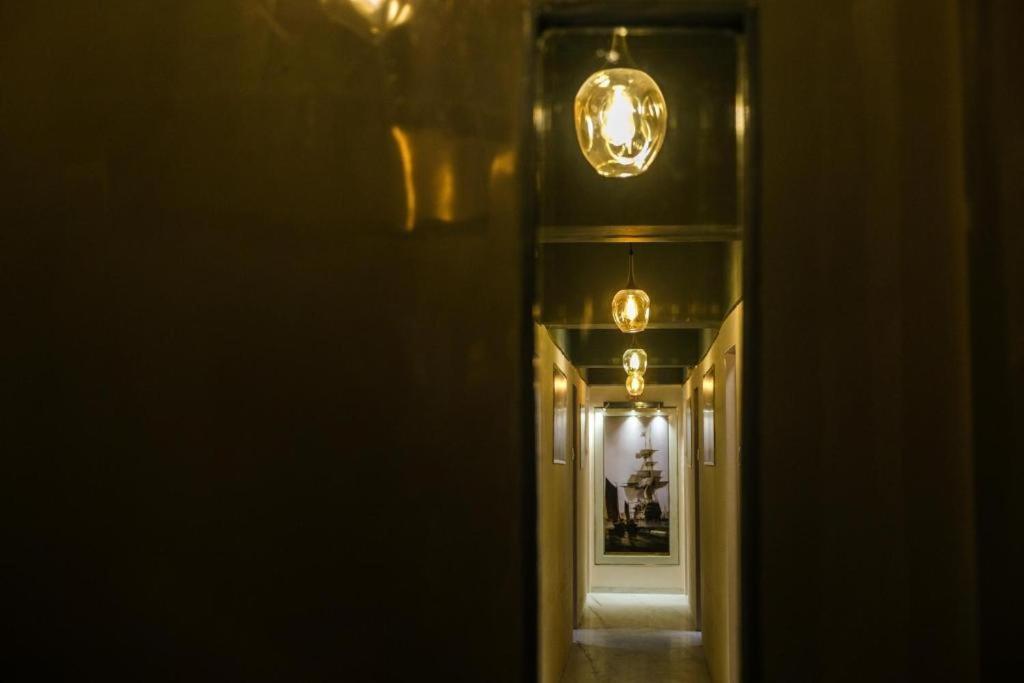 Hotel Vrc Bombay Esterno foto