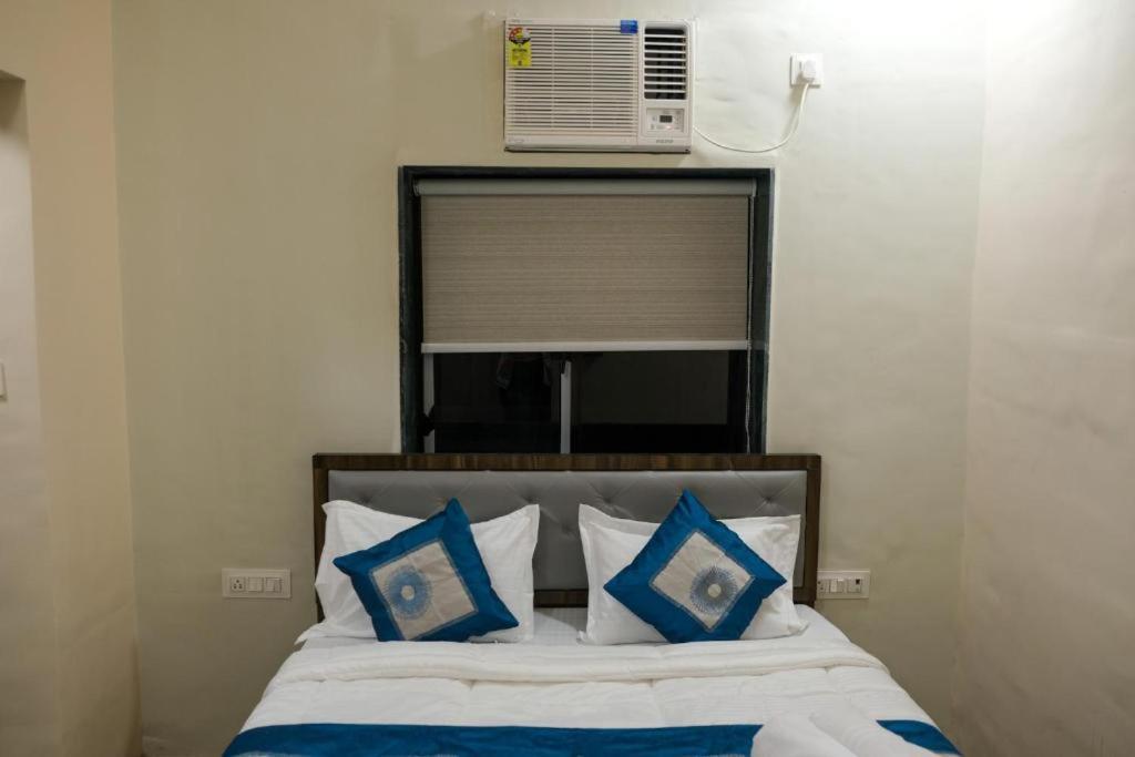 Hotel Vrc Bombay Esterno foto